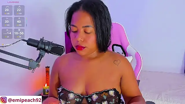 Snapshot of samanthaabloom chatting on November 26, 2025, 12:32 am samanthaabloom online show from November 26, 2025, 12:32 am