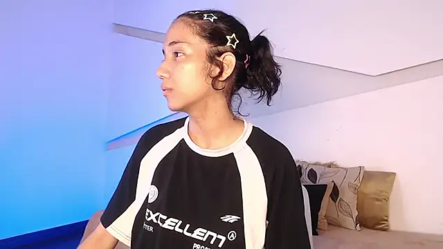 hot little bunny online show from October 23, 2025, 8:51 pm