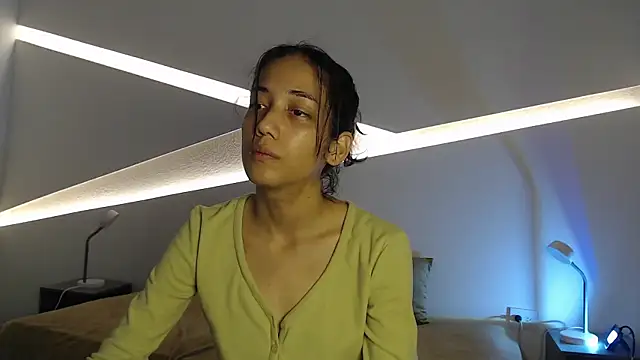 hot little bunny online show from October 9, 2025, 9:04 pm