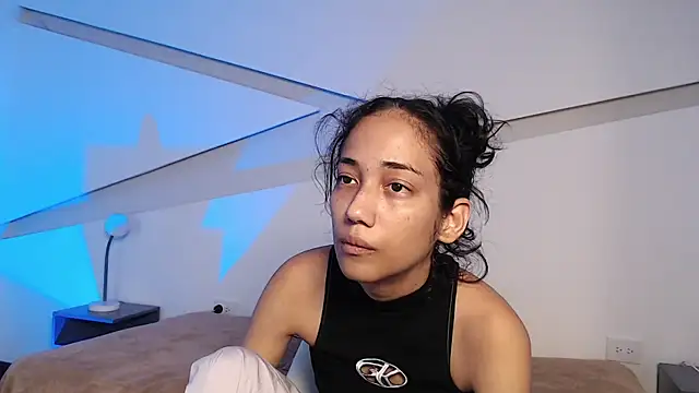 hot little bunny online show from December 16, 2025, 8:35 pm