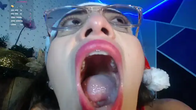 DaMikaela  online show from December 2, 2025, 7:04 pm