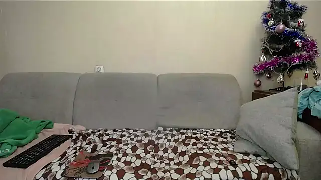 NikolRedMilf online show from December 15, 2025, 12:33 pm