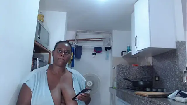 LiraRusso online show from September 21, 2025, 8:47 pm