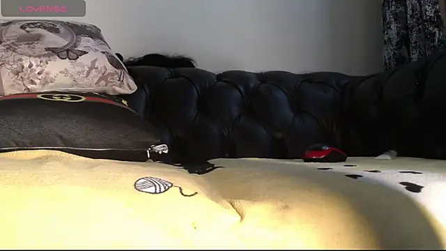 santa queenn online show from November 4, 2025, 11:14 am