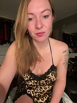 BunnyDiamond1 online show from January 13, 2026, 6:12 pm