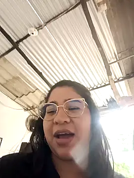 Snapshot of Yelly chatting on February 4, 2026, 3:40 pm Yelly online show from February 4, 2026, 3:40 pm