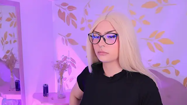 Misselektra   online show from October 8, 2025, 4:36 am