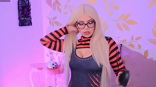 Misselektra   online show from October 31, 2025, 5:15 am