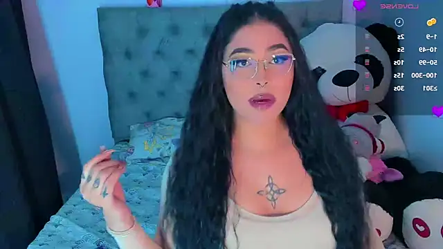 mabellfox online show from October 9, 2025, 8:37 am