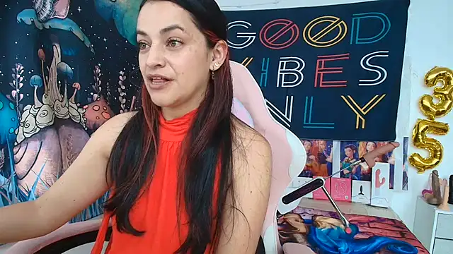 LovelyAzucena online show from June 23, 2026, 2:26 pm