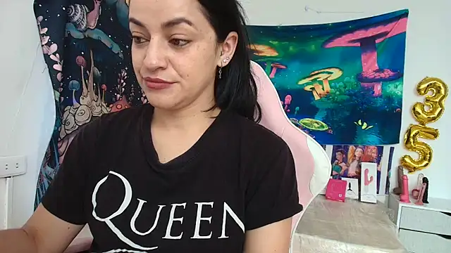 LovelyAzucena online show from May 23, 2026, 2:49 pm