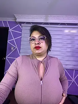 MiiaaJoness online show from May 28, 2026, 4:02 pm