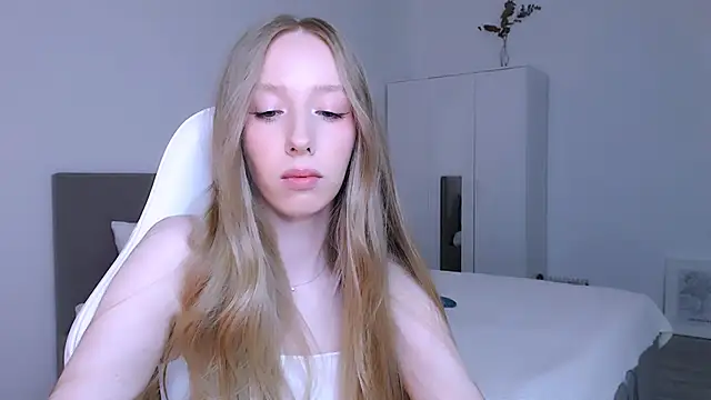 Luna insniity online show from November 12, 2025, 8:34 pm