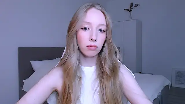 Snapshot of Luna_insniity chatting on December 15, 2025, 8:36 pm Luna insniity online show from December 15, 2025, 8:36 pm