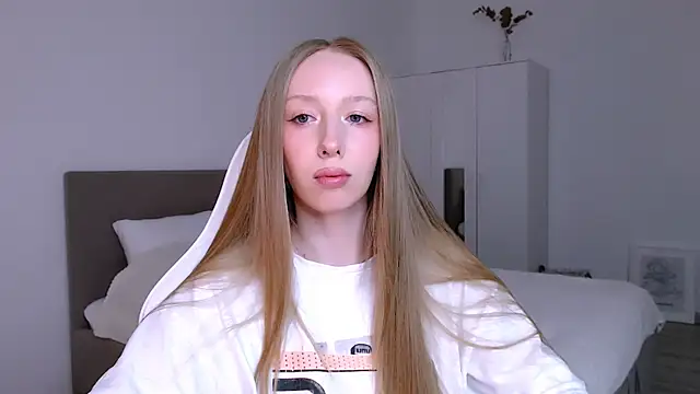 Snapshot of Luna_insniity chatting on January 6, 2026, 9:19 pm Luna insniity online show from January 6, 2026, 9:19 pm