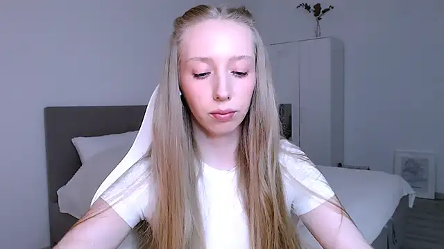 Snapshot of Luna_insniity chatting on January 12, 2026, 8:04 pm Luna insniity online show from January 12, 2026, 8:04 pm