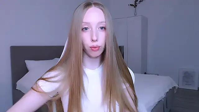 Snapshot of Luna_insniity chatting on December 20, 2025, 8:44 pm Luna insniity online show from December 20, 2025, 8:44 pm