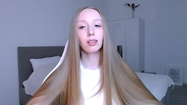 Snapshot of Luna_insniity chatting on January 14, 2026, 8:34 pm Luna insniity online show from January 14, 2026, 8:34 pm