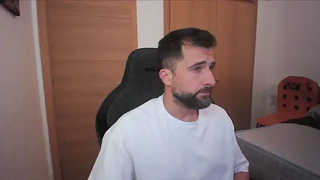 Snapshot of alex877x chatting on October 8, 2025, 7:32 am alex877x online show from October 8, 2025, 7:32 am