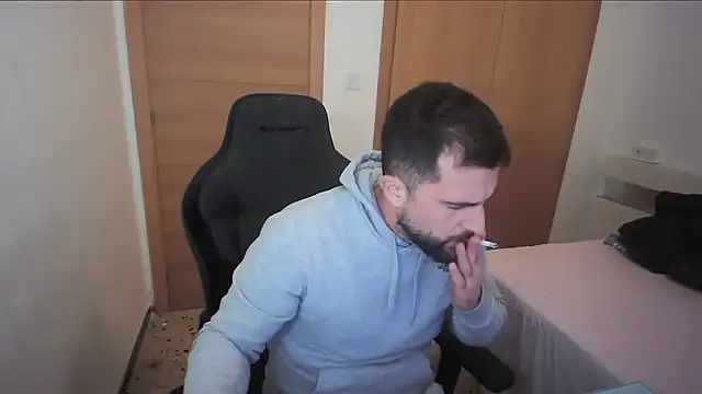 Snapshot of alex877x chatting on November 26, 2025, 2:22 am alex877x online show from November 26, 2025, 2:22 am