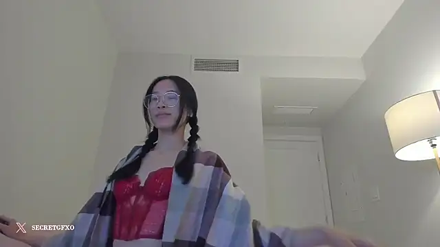 Snapshot of secretgirlfriendxo chatting on December 2, 2024, 5:32 am secretgirlfriendxo online show from December 2, 2024, 5:32 am