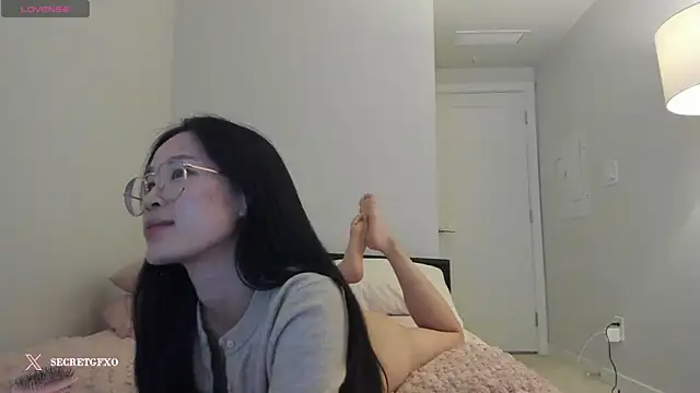 Snapshot of secretgirlfriendxo chatting on December 9, 2024, 7:39 am secretgirlfriendxo online show from December 9, 2024, 7:39 am