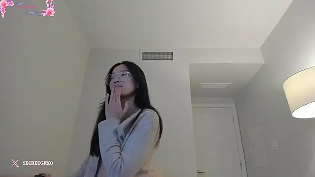 Snapshot of secretgirlfriendxo chatting on December 14, 2024, 2:44 am secretgirlfriendxo online show from December 14, 2024, 2:44 am