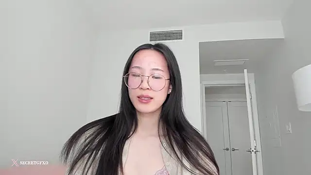 Snapshot of secretgirlfriendxo chatting on March 5, 2025, 11:38 pm secretgirlfriendxo online show from March 5, 2025, 11:38 pm