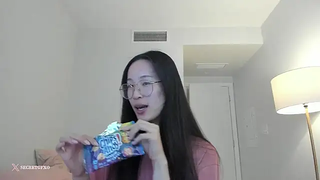 Snapshot of secretgirlfriendxo chatting on March 9, 2025, 12:00 am secretgirlfriendxo online show from March 9, 2025, 12:00 am