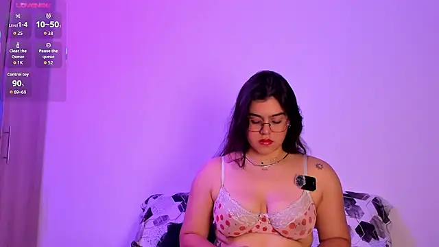 veronica185 online show from April 18, 2026, 5:43 am