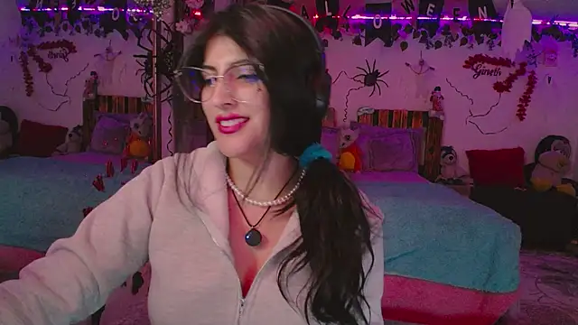 azahar  ziiz online show from October 7, 2025, 11:17 pm