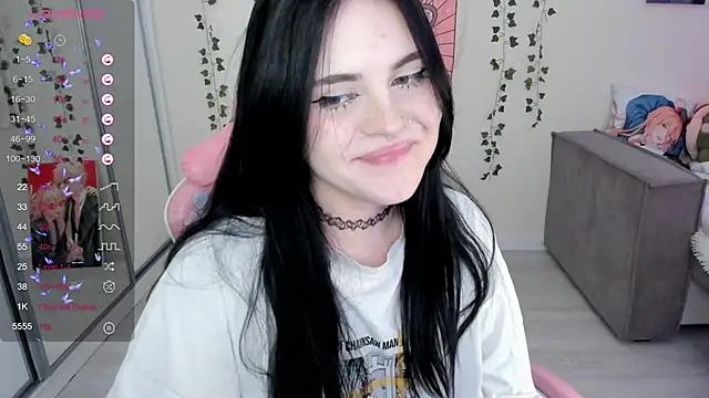 Snapshot of SelenaCute chatting on February 3, 2025, 8:13 am SelenaCute online show from February 3, 2025, 8:13 am