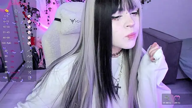 SelenaCute online show from November 20, 2025, 4:35 am