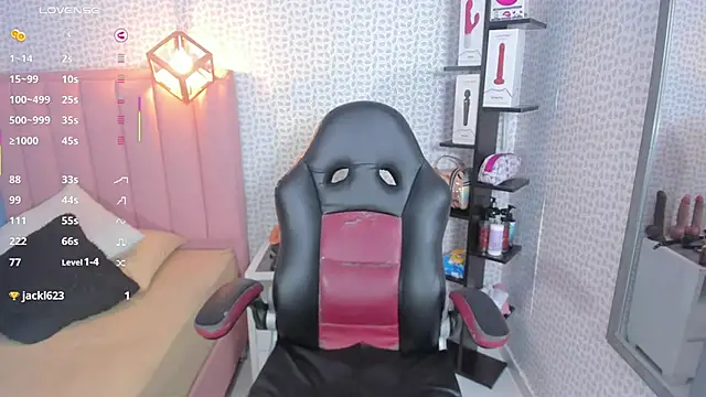 megancero online show from October 18, 2025, 12:40 pm