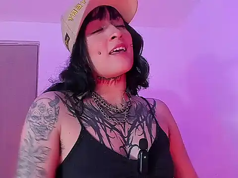 sarah benjjaminn online show from May 19, 2026, 2:02 pm