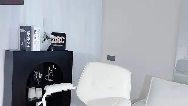 Snapshot of lvy-w chatting on November 11, 2025, 5:13 am lvy-w online show from November 11, 2025, 5:13 am