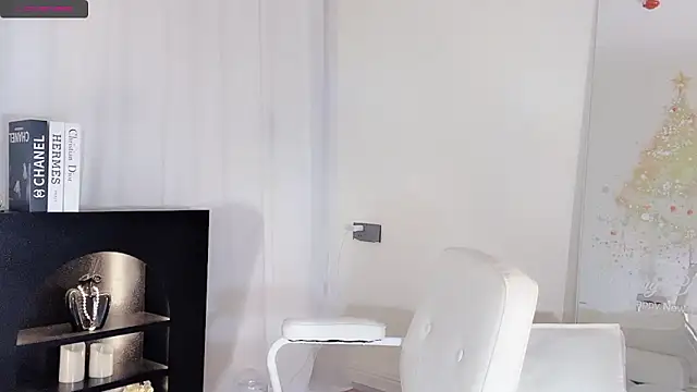 Snapshot of lvy-w chatting on December 18, 2025, 12:20 pm lvy-w online show from December 18, 2025, 12:20 pm