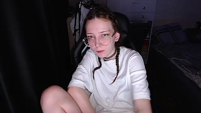 AmeliaKamishiro online show from November 24, 2025, 2:33 am