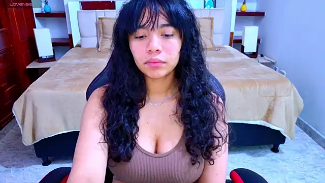 laureentt  online show from October 8, 2025, 3:08 am