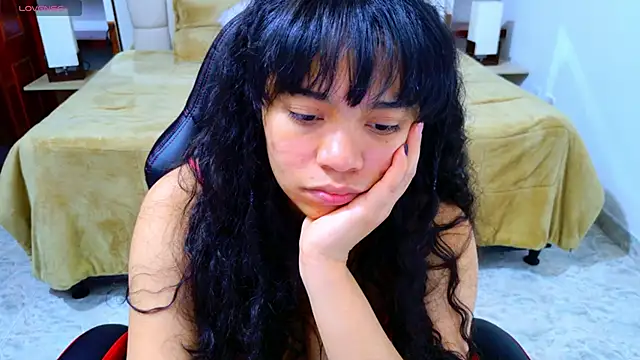 laureentt  online show from November 28, 2025, 3:17 am