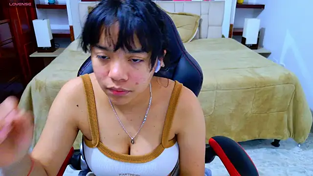 laureentt  online show from November 29, 2025, 7:36 pm