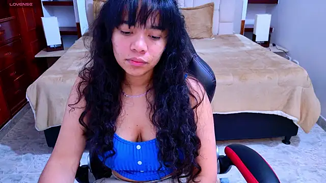 laureentt  online show from October 10, 2025, 3:07 am