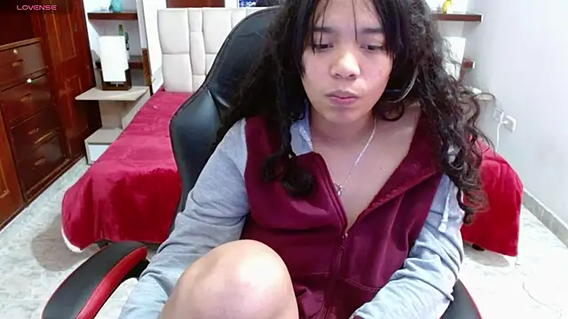 laureentt  online show from February 28, 2025, 9:36 am