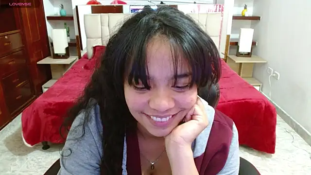 laureentt  online show from March 3, 2025, 9:13 am