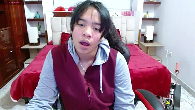 laureentt  online show from February 22, 2025, 9:45 am