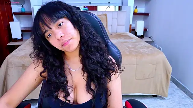 laureentt  online show from October 13, 2025, 3:08 am