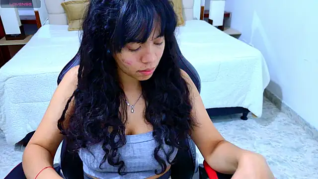 laureentt  online show from December 22, 2025, 3:06 am