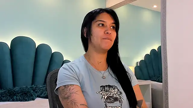 Snapshot of sharlott18 chatting on October 23, 2025, 1:32 pm sharlott18 online show from October 23, 2025, 1:32 pm