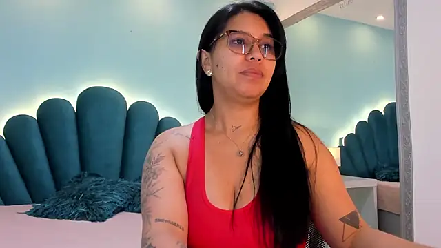 Snapshot of sharlott18 chatting on December 2, 2025, 11:23 am sharlott18 online show from December 2, 2025, 11:23 am