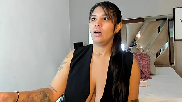 Snapshot of sharlott18 chatting on December 9, 2024, 1:45 pm sharlott18 online show from December 9, 2024, 1:45 pm